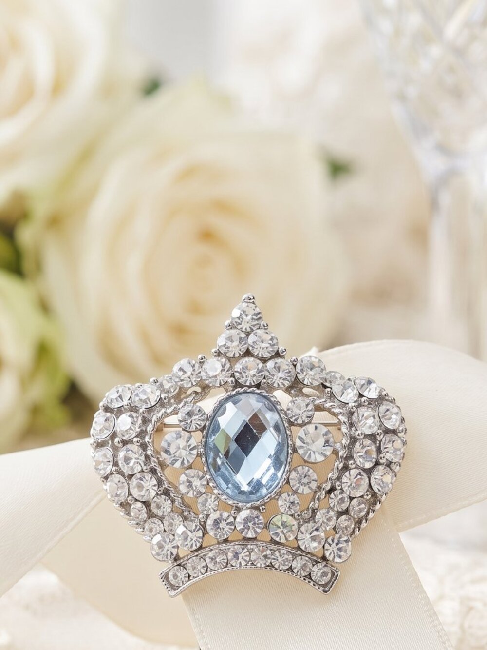Dazzling Belagio Enterprises Rhinestone Silver Metal Regal Crown Brooch Estate